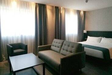 هتل Hg City Suites Barcelona