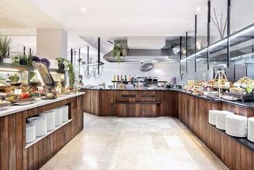 هتل Innside Ibiza Beach