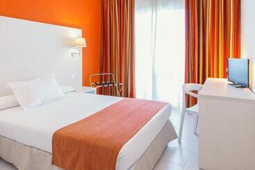 هتل Minura Sur Menorca & Waterpark