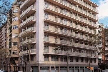 هتل NH Barcelona Les Corts
