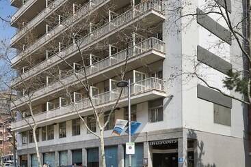 هتل NH Barcelona Les Corts