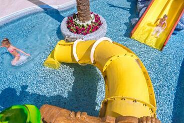 هتل Oasis Park Splash