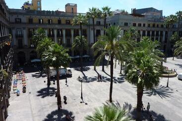 هتل Roma Reial