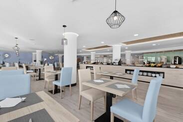 Palmanova Suites By Trh