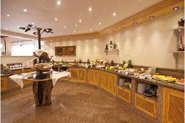 Royal Son Bou Family Club