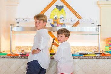Royal Son Bou Family Club