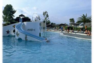 Aparthotel Acualandia