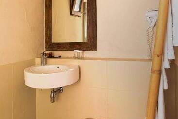 Chillout Hotel Tres Mares