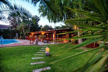 Chillout Hotel Tres Mares