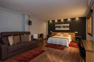 客栈  H. Ciudad De Lepe