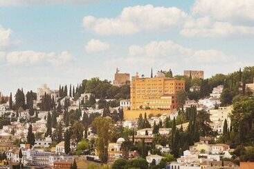 هتل Alhambra Palace