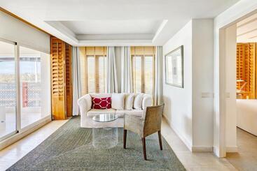 هتل Mim Sotogrande