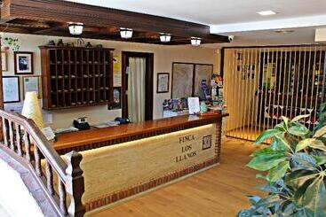 هتل Finca Los Llanos