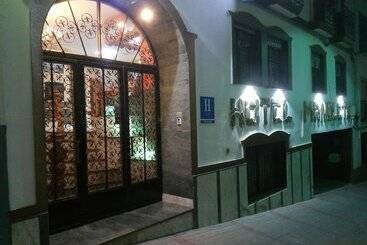 هتل Hostal Manolete