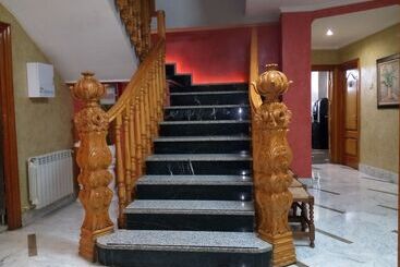 هتل Hostal Manolete