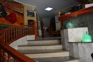 هتل Hostal Manolete
