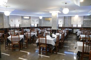 هتل Hostal Manolete