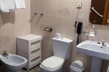 هتل Hostal Manolete