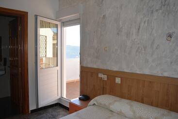 هتل Hostal Manolete