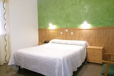 هتل Hostal Manolete