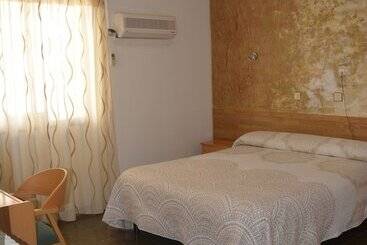 هتل Hostal Manolete