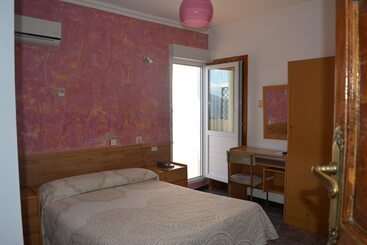 هتل Hostal Manolete