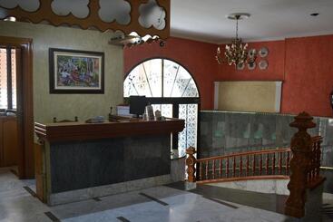 هتل Hostal Manolete