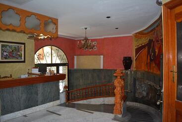 هتل Hostal Manolete