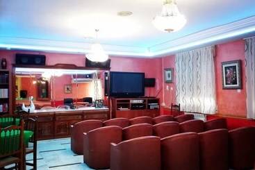 هتل Hostal Manolete