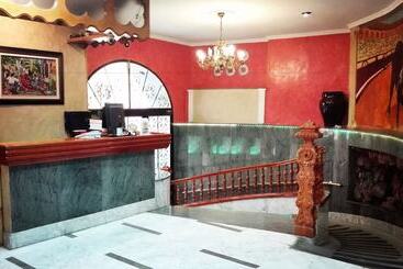 هتل Hostal Manolete