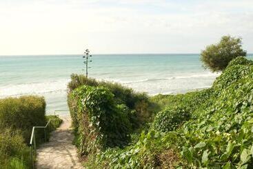 هتل Hurricane Beach