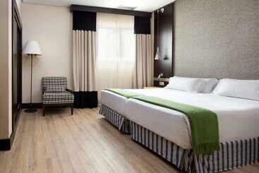 هتل NH Avenida Jerez