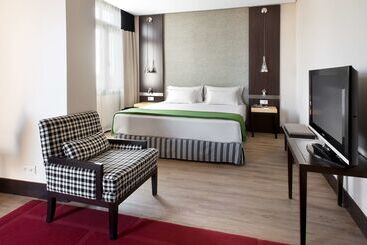 هتل NH Avenida Jerez