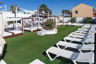 هتل Playa De La Luz