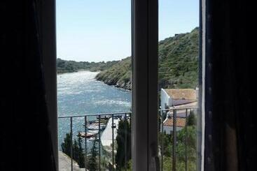 هتل Port Lligat
