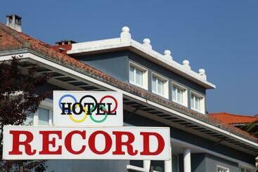 בית מלון כפרי Record