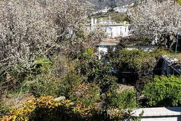 هتل روستایی Villa Turistica De Bubion