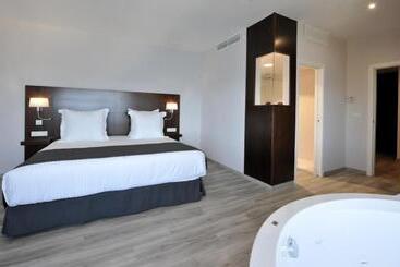 هتل Salobreña Suites