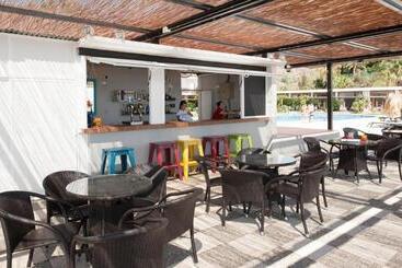 هتل Salobreña Suites