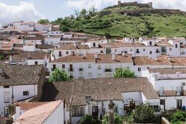 هتل Sierra De Aracena