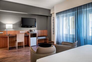 Ac Hotel Carlton Madrid By Marriott