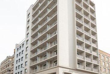 هتل Barceló León Conde Luna