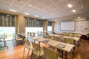 هتل Barcelo Ourense
