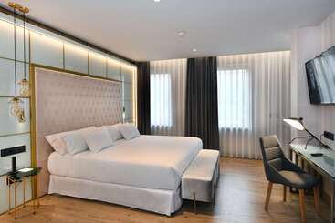 هتل Barcelo Ourense