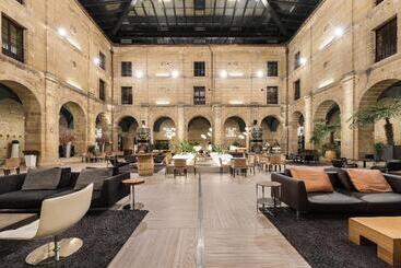 هتل Eurostars Los Agustinos