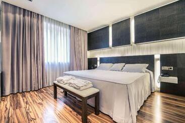 هتل Mercure Carlton Rioja
