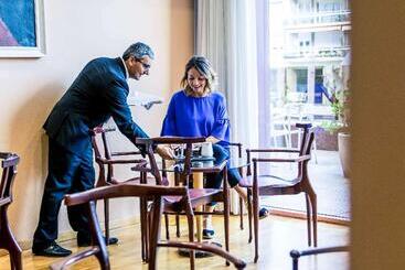 هتل Mercure Carlton Rioja