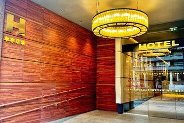 هتل Mercure Carlton Rioja
