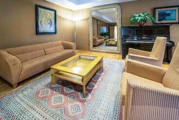 هتل Mercure Carlton Rioja