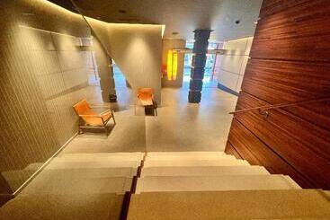 هتل Mercure Carlton Rioja